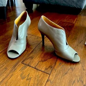 Nine West peep-toe bootie. Exceptional style.